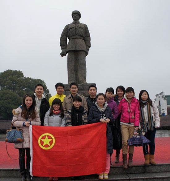 “学雷锋，献爱心”——中国共产主义青年团江南网页版_江南(中国)官方委员会开展慰问贫困学生助学活动