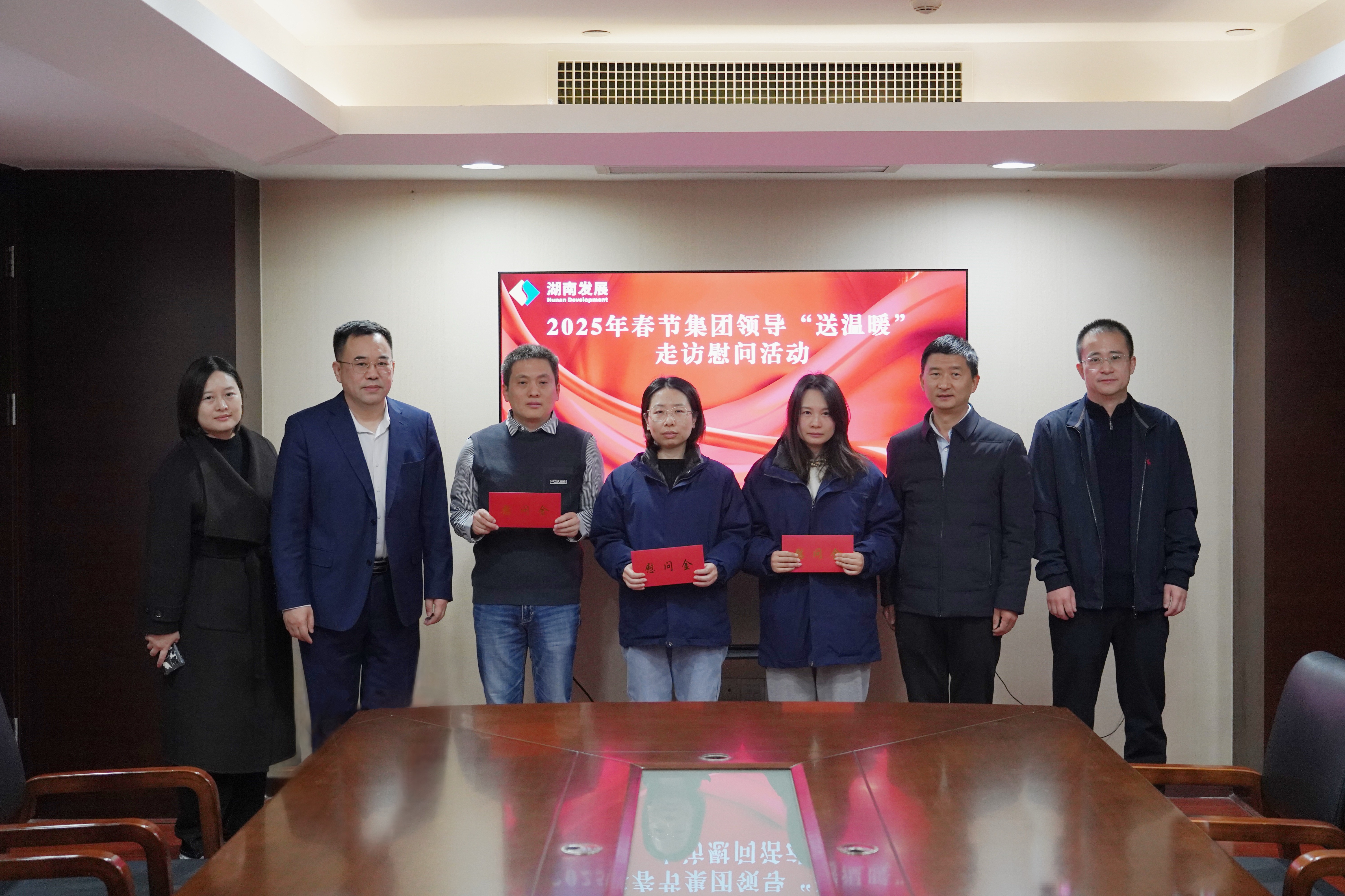 岁寒情深暖人心 新春慰问送关怀——江南网页版_江南(中国)官方开展2025年春节“送温暖”走访慰问活动